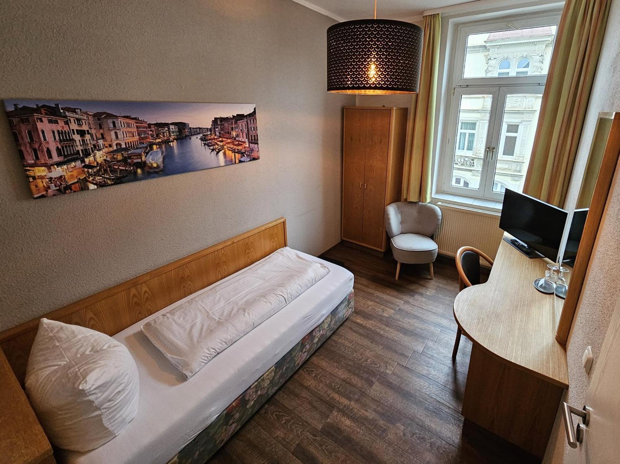 Hotel Friedensbruecke Greiz Exterior photo